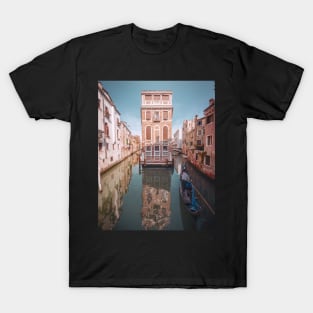 Gondola in the canal in Venice, Italy T-Shirt